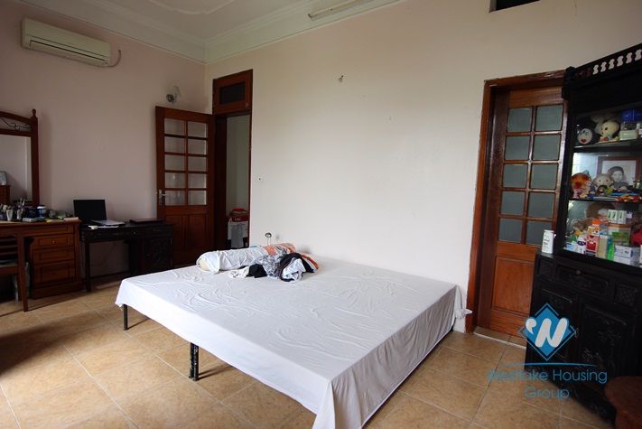 Lovely house with 6 bedrooms on the lakeside of Westlake Tay Ho